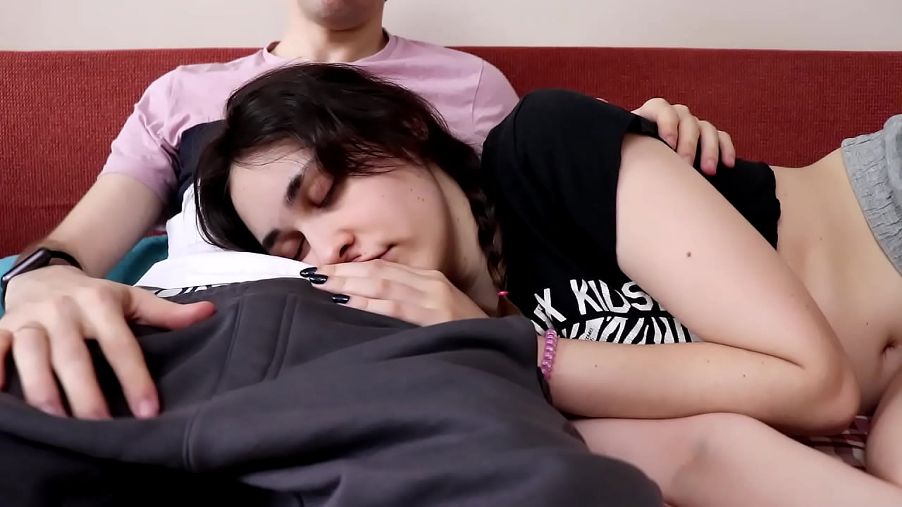 Chupada deliciosa de rola com engasgada e gozada na cara