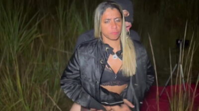 Corno manso deixa esposa rabuda a vontade pra foder com um dotado na avenida brasil