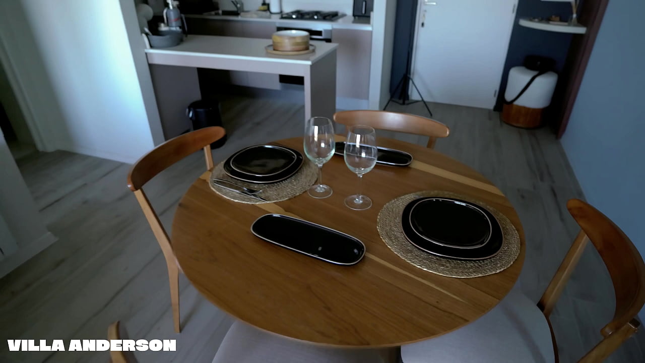 Descarregando piroca grande grossa na boca da puta de óculos com muita rolada