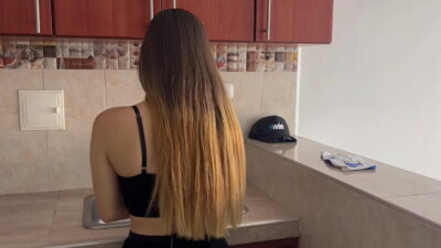 Empregada gostosa de bunda apertada carnuda delirando na foda anal amadora