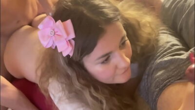 Fazendo o marido de cuckold na frente dele enquanto filma tudinho