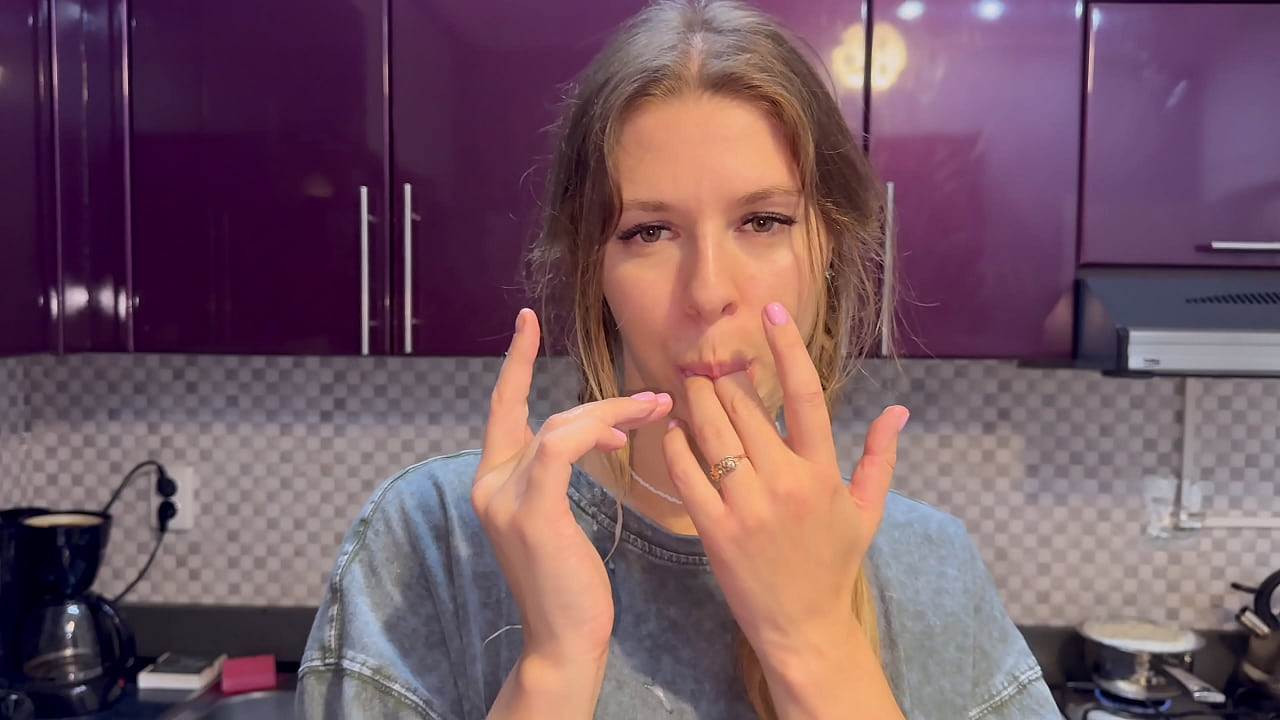 Foda na cozinha com sua loirinha namorada - Loira Gostosa