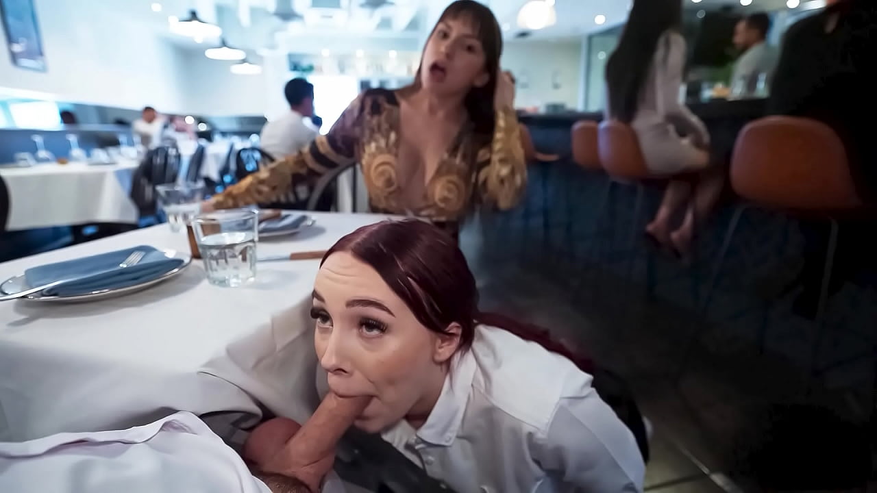Garçonete safada dividindo pica com esposa na melhor trepada dentro de restaurante Garçonete safada dividindo pica com esposa na melhor trepada dentro de restaurante - Videos Porno