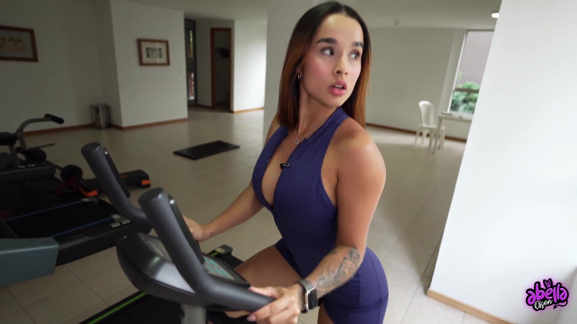 Gostosa trai maridão com amigo da academia te fodendo até gozar