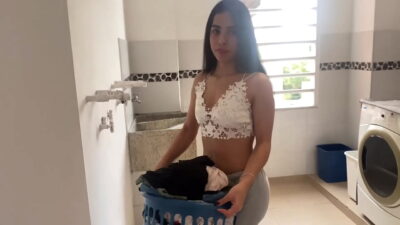 Jovem novinha toda exótica na maior transa sensual gozando muito