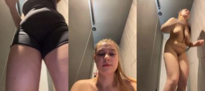 Loira linda excitada esguinchando na dedada em sua xota rosinha raspada