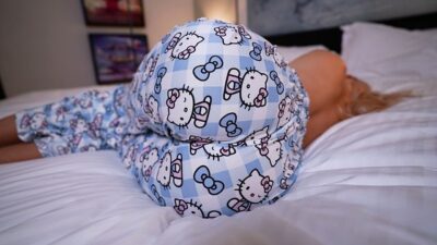 Madrasta acordando com pauzão grosso dentro de sua buceta carnuda no xxx