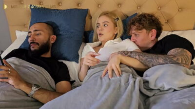 Madrasta loira da bucetinha melada transado com enteado novinho pauzudo