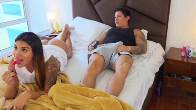 Masturbação mútua desse safado com aquela gostosa de rabão