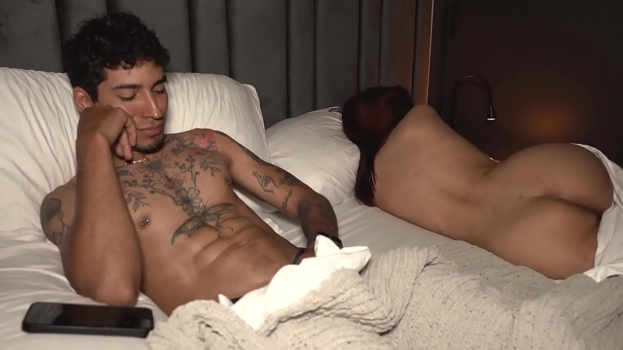 Meio irmãos safados se pegando no bom porno e gozando gostoso na foda quente