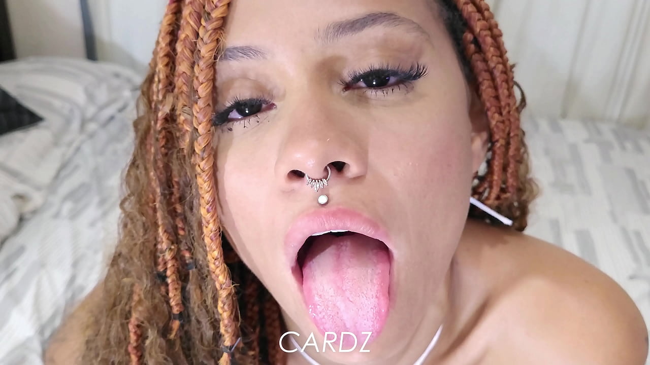 Metida forte na boca e bocão daquela ninfeta preta com gritos e orgasmos