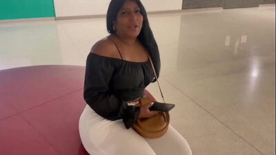 Morena da bunda grande e bucetona carnuda transando com marido da amiga