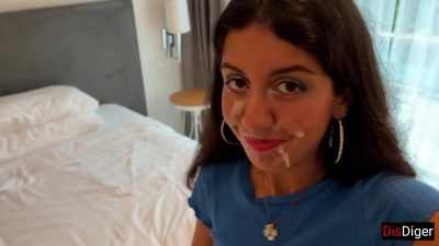 Morena novinha faz porno com galada na cara Morena novinha faz porno com galada na cara
