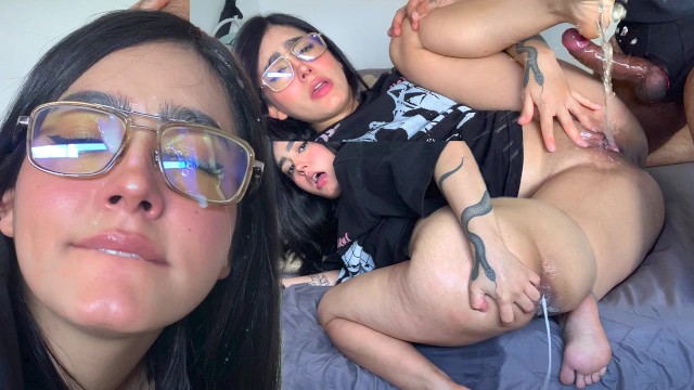 Moreninha essa puta nerd faz oral nervoso e toma gozada Moreninha essa puta nerd faz oral nervoso e toma gozada