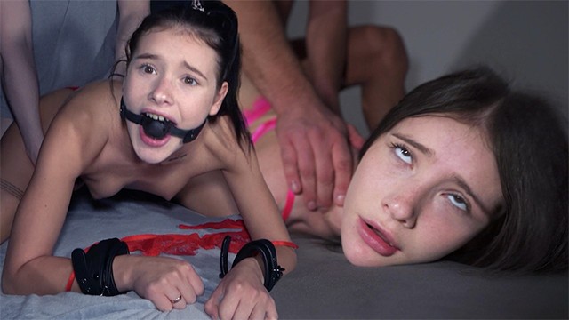 Novinha branquinha arregaçada na foda quente forte Novinha branquinha arregaçada na foda quente forte