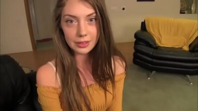 Novinha doida por rola perdendo a carência na surra de piroca gozando