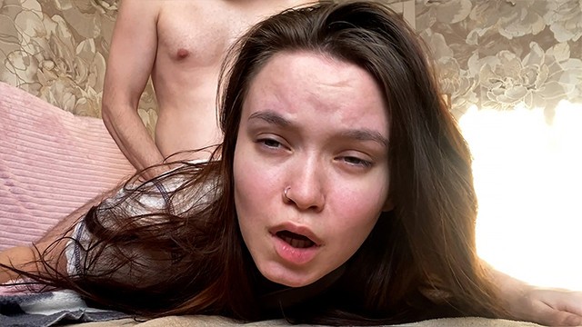 Novinha gemedeira toda safada sexy chamando vizinho para te comer