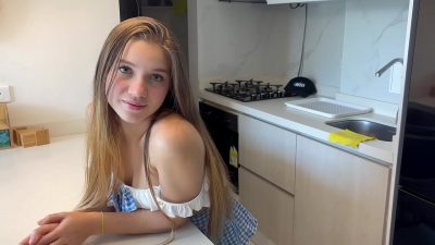 Novinha linda e safada se passando por faxineira e fodendo gostoso com o patrão