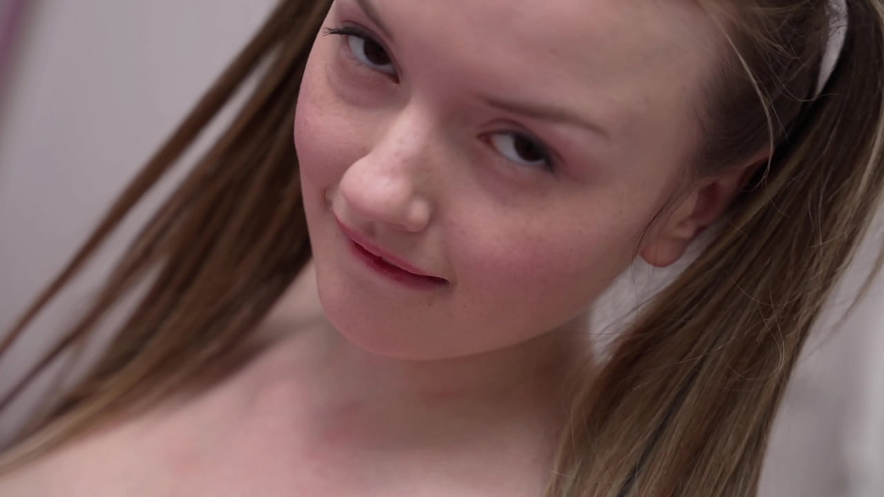 Novinha pervertida da bunda branca maravilhosa levando pau grosso no cuzinho