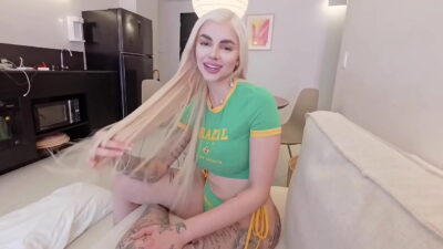 Peituda loira bem atraente sexy fodendo com amor até gozar