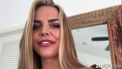 Porno erótico com loira sensual de peitos grandes arredondados