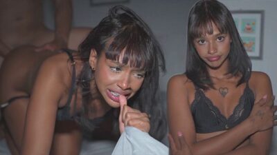 Preta gostosa essa vadia de lingerie sexy fode com muito amor