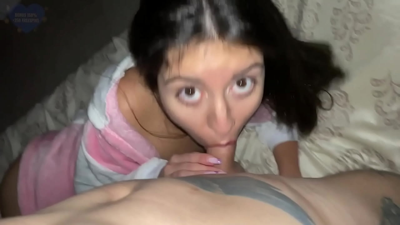 Puta essa novinha adorando seu primeiro porno anal