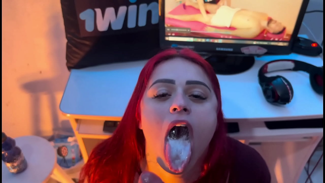 Ruivinha amadora apaixonada pagando boquete molhado e cremoso pro seu namorado