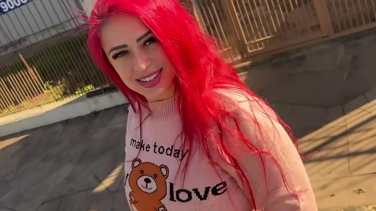 Sexo amador gostoso e quente com ruiva linda da boca aveludada e cu grande