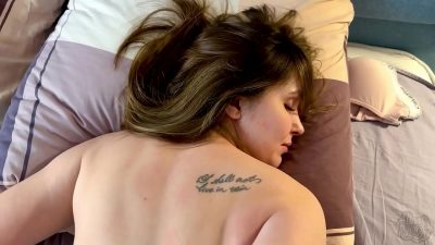 Sexo de bruços com a namorada branquinha linda Sexo de bruços com a namorada branquinha linda