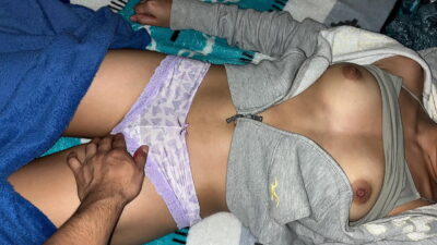 Vadia da novinha da buceta carnuda comida com tesão sem parar