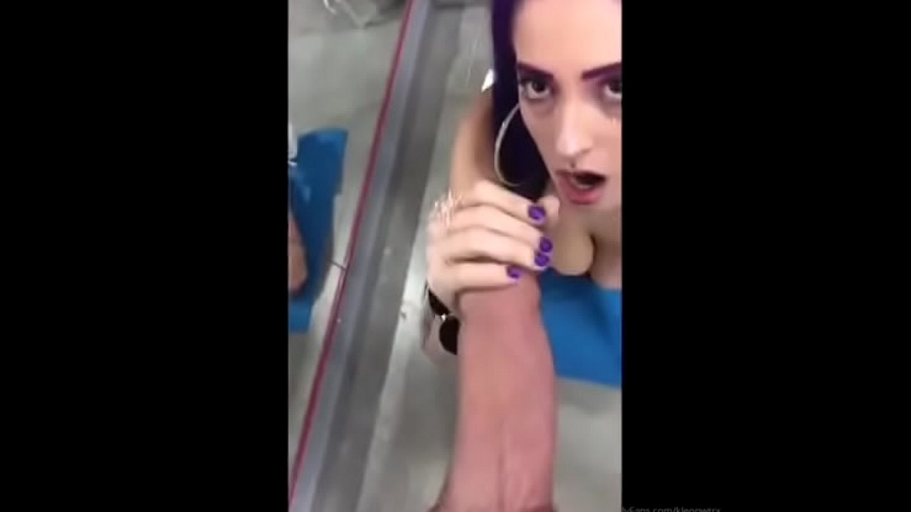 Aluna putinha dando pro professor da academia - Xnxx