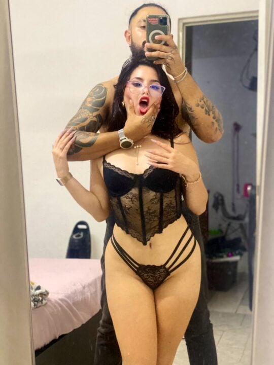 Hotwife putona adora se exibir para outros homens