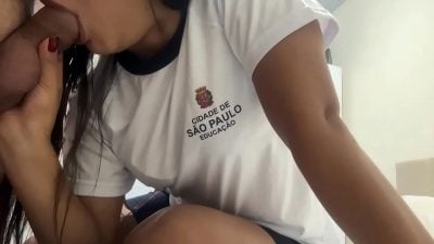 Professor casado sendo chupado pela aluna da faculdade e ainda socando no cu gostoso dessa novinha tarada